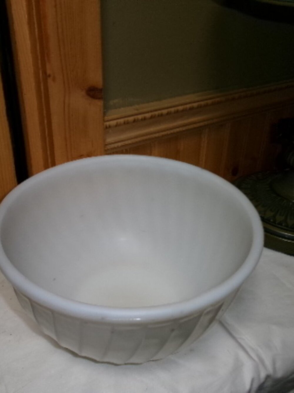 vtg Ivory swirl fire king mixing bowl 8 in opalescent